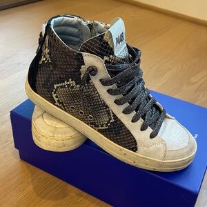 P448 skate high top sneaker size 37 excellent condition sparkles snake skin